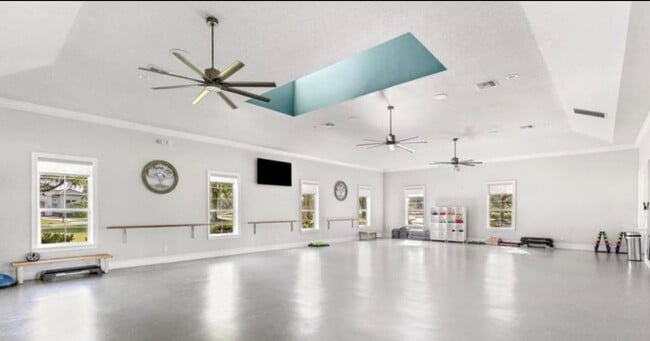 Building Photo - 531 Hedgewood Dr