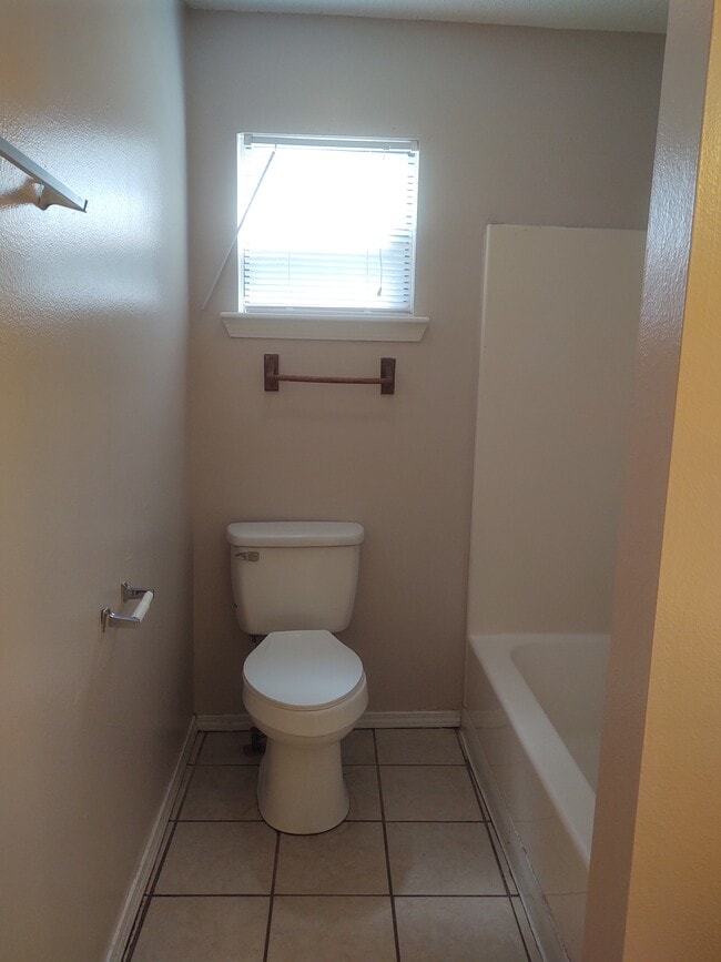 Building Photo - 2608 Virginia Ave