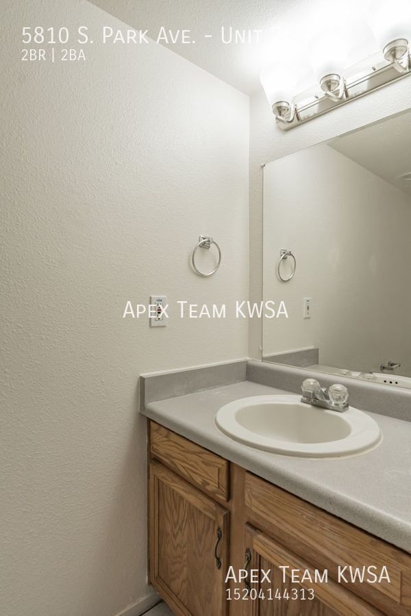 Building Photo - 5810 S Park Ave