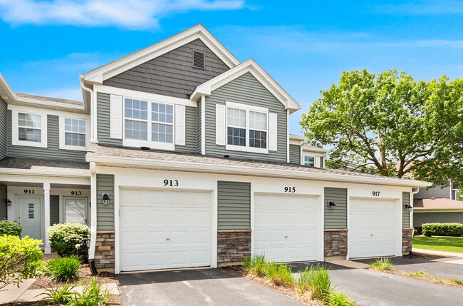 Building Photo - 913 Genesee Dr