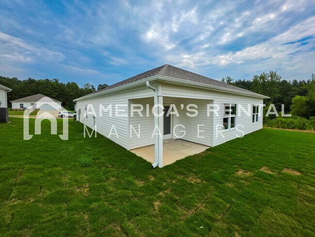 Building Photo - Modern Living in Brookwood Station!