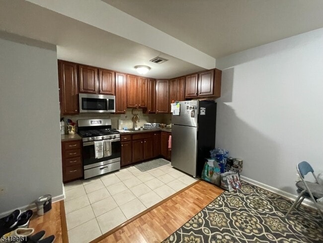 Building Photo - 72 Highland Ave