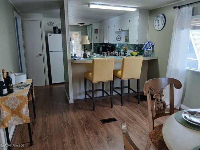 Building Photo - 2105 Cypress Ct