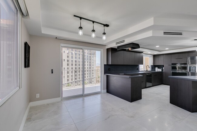 Building Photo - Elevated Penthouse Living with Private Terrace & Resort-Style Amenities * MOVE IN SPECIAL *