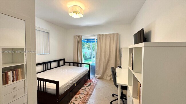 Building Photo - 1611 71st St