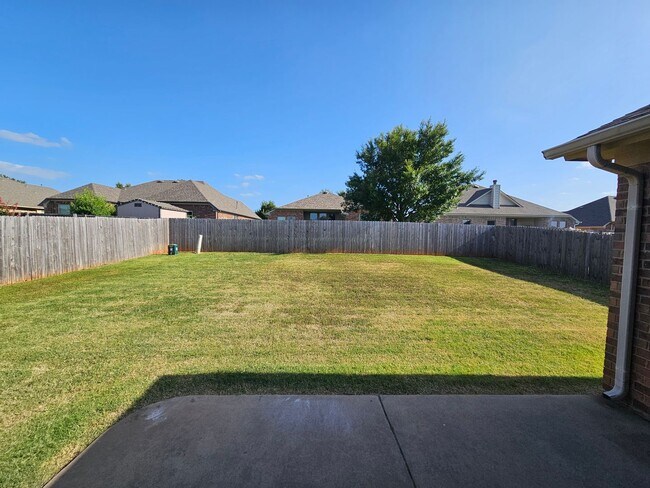 Building Photo - (3) Bed/(2) Bath in Red Canyon Ranch Avail...