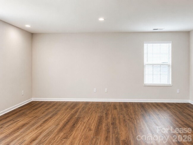 Building Photo - 166 Brentwood Dr