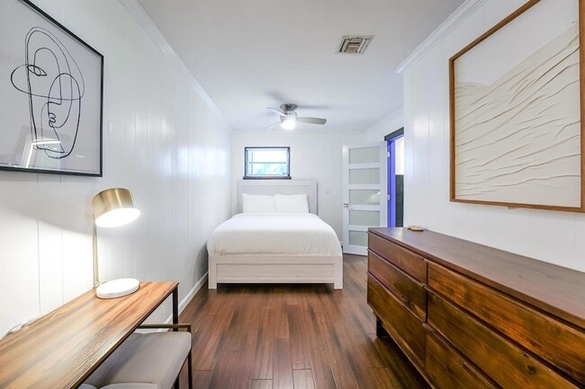 Building Photo - 2531 NE 47th St