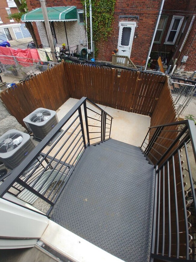 Building Photo - 5402 Webster St