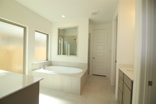 Building Photo - 16750 Yaklin Meadow Ct