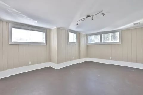 Building Photo - 110 Jarvis St