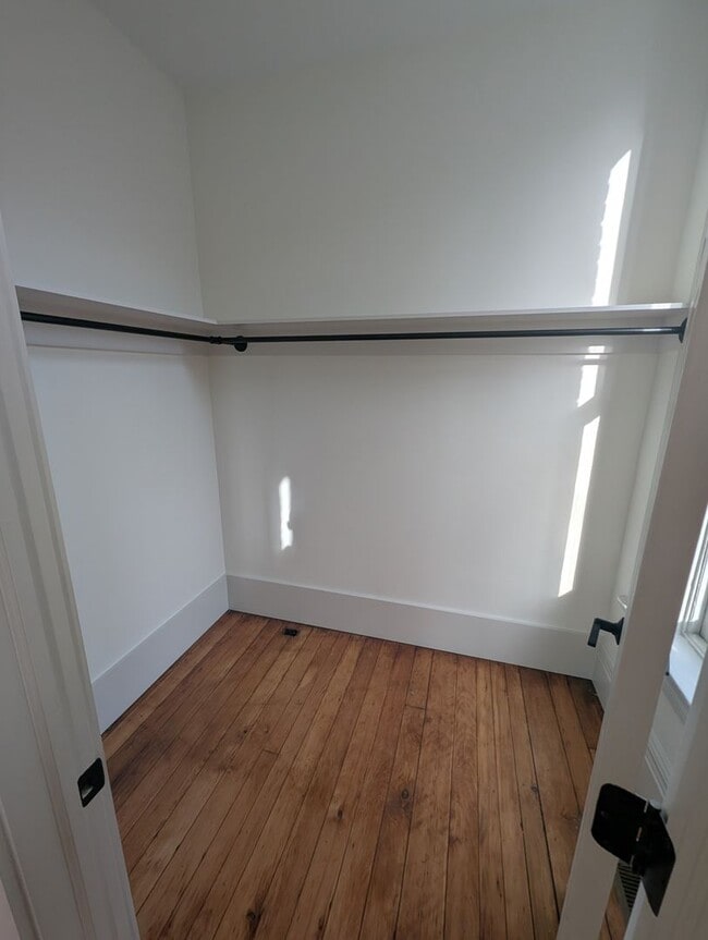 Building Photo - Recently Renovated 1-Bedroom, 1.5 Bath Apartment in Historic Covington