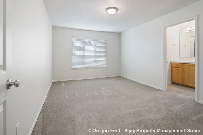 Building Photo - 17097 SW Glen Park Ct