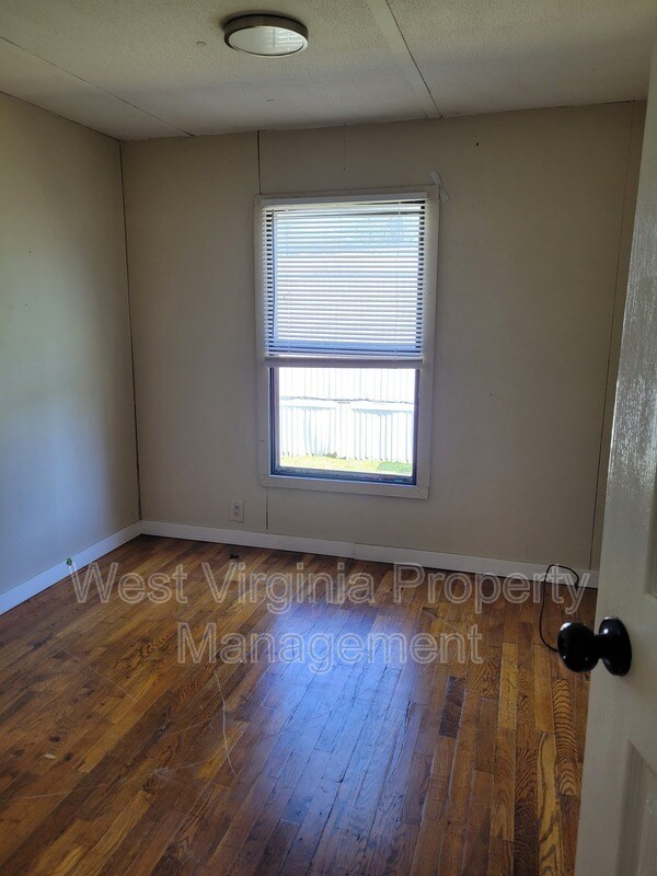 Building Photo - 432 Pocahontas St W