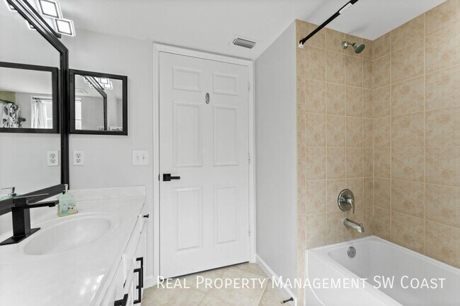 Building Photo - 4109 Residence Drive