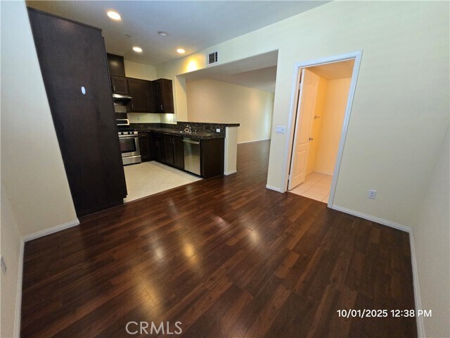 Building Photo - 17871 Shady View Dr