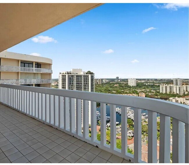 Building Photo - 19355 Turnberry Way