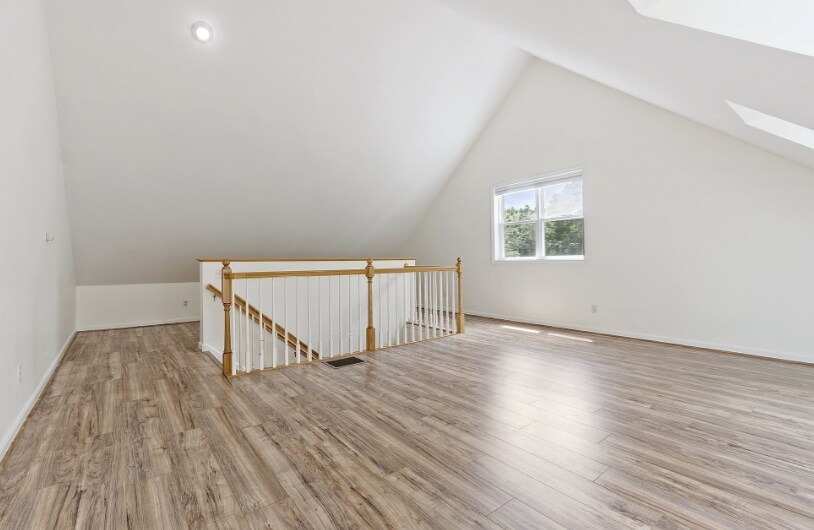 Building Photo - 5 Maple Ridge Dr