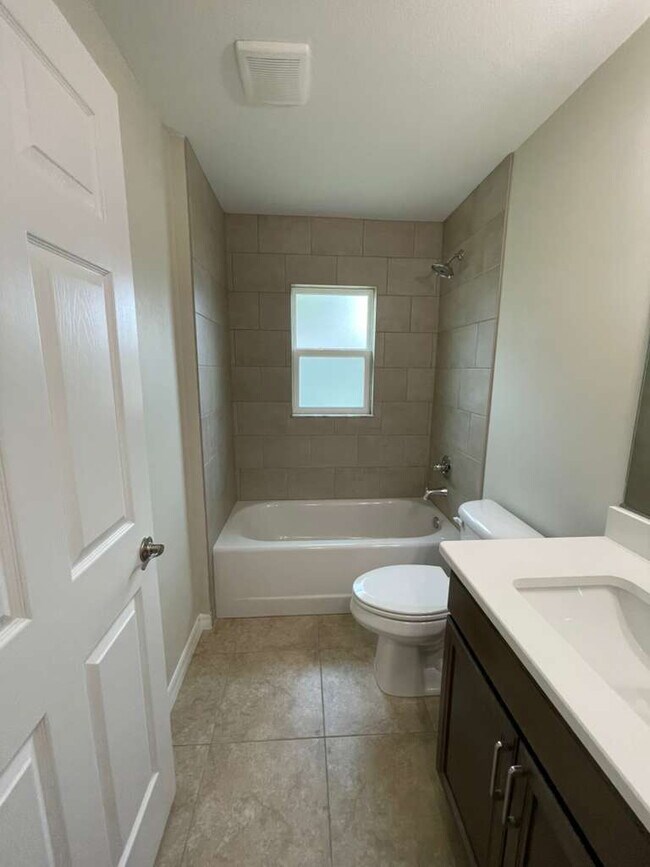 Building Photo - Beautiful brand-new construction 3-bedroom, 2-bathroom residence in Silver springs Shores!!