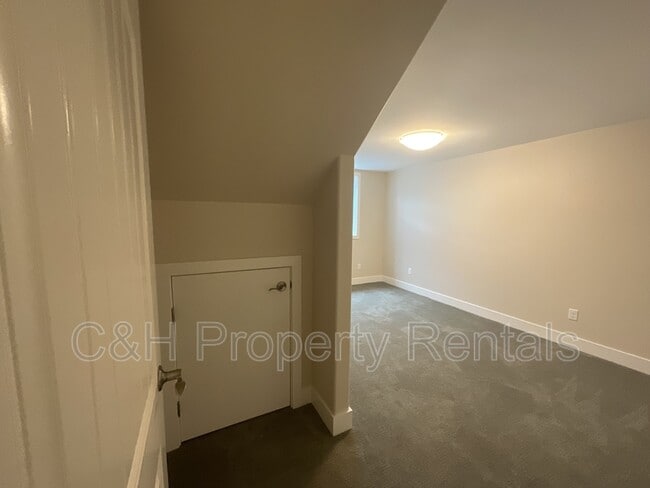 Building Photo - 5506 Sunny Cv