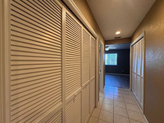 Building Photo - 814 Hidden Harbour Dr