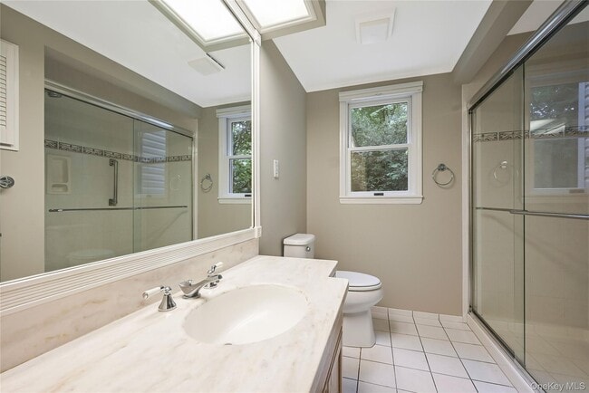 Building Photo - 12 Valley Cir