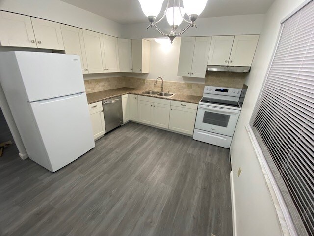 Building Photo - 1044 Sunhaven Dr