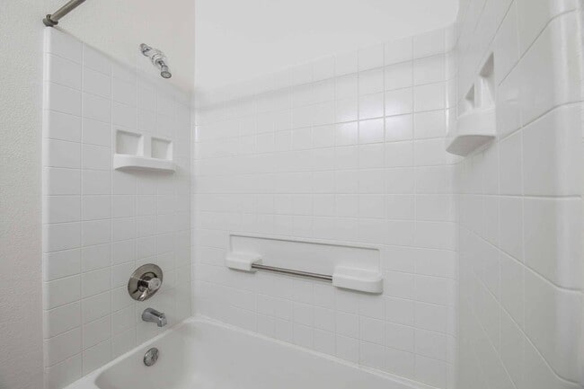 Building Photo - Two Bedroom Condo in Guard Gated Vistana
