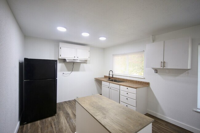 Building Photo - 5819 Flax Bourton St