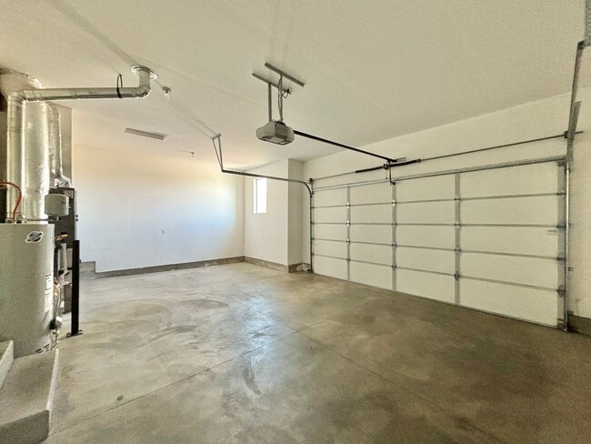 Building Photo - 2965 Yew Park Ln