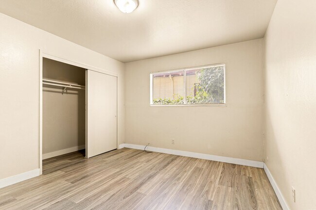 Building Photo - Oakland Oasis: Recently Renovated 1 Bed, 1...