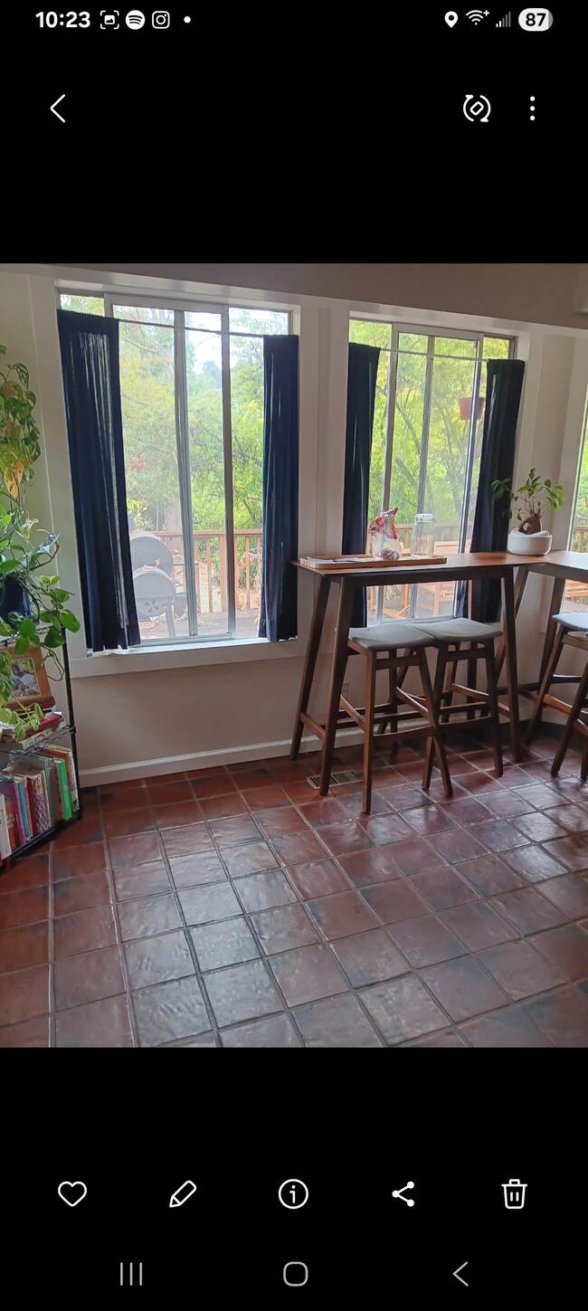 Building Photo - 15 Alvina Ave