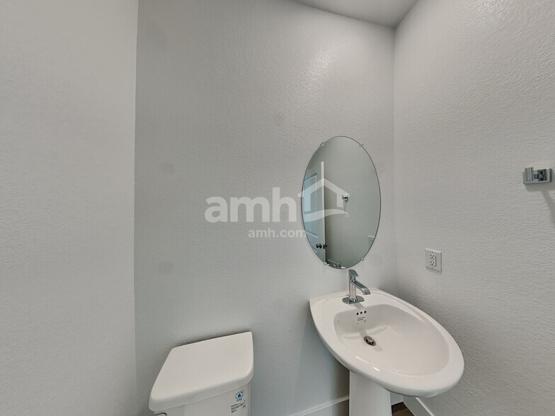 Building Photo - 7919 Banquero Ct