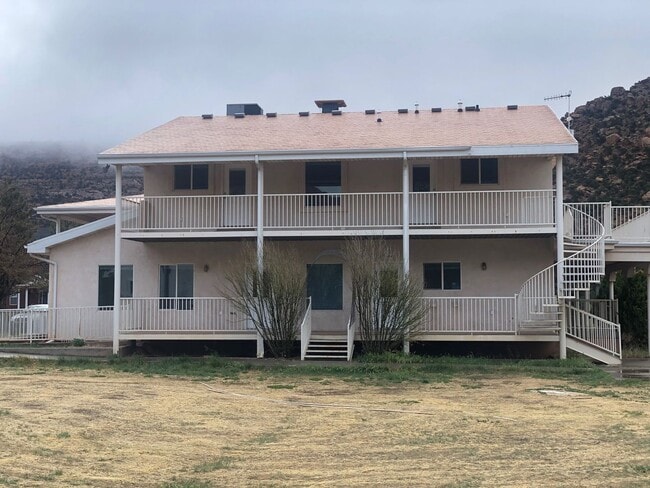 Building Photo - Canyon Street Apartment U100 **Utilities Included**