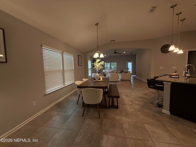 Building Photo - 686 Glendale Ln