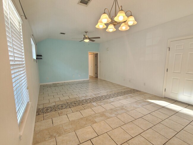 Building Photo - 2637 Symphony Park Dr