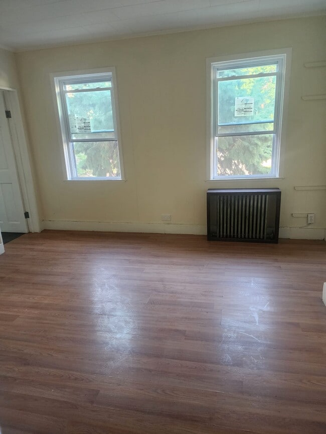 Building Photo - 45 Linden St