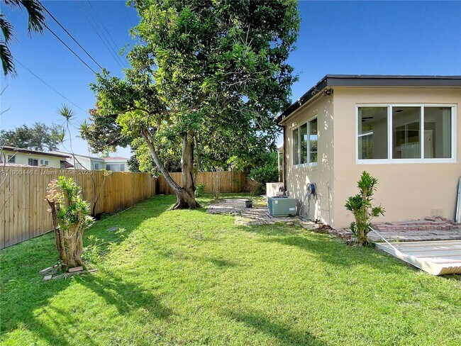 Building Photo - 7910 SW 17th Terrace