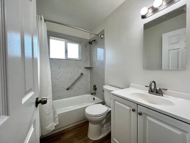 Building Photo - MAI1880-1884