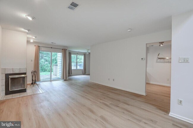 Building Photo - 20 Andover Cir