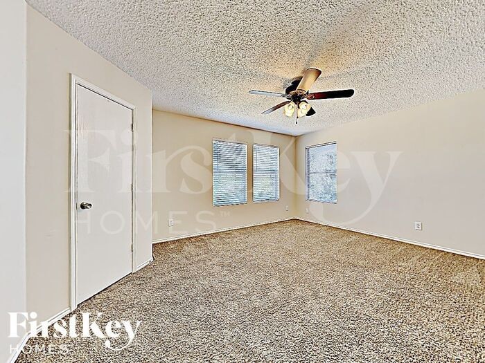 Building Photo - 2963 Celian Dr