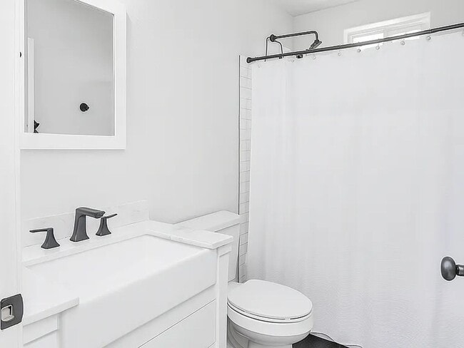 Building Photo - Beautiful 2 Bed 2 Bath Home Available NOW!!!