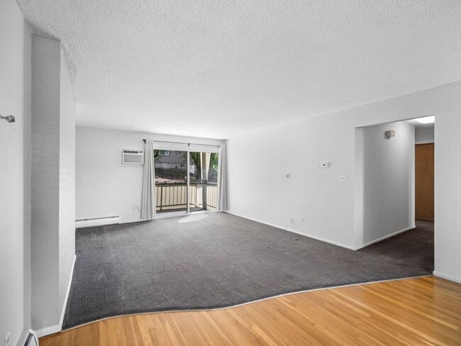 Building Photo - Modern Comfort: 1-Bedroom Apartment with B...