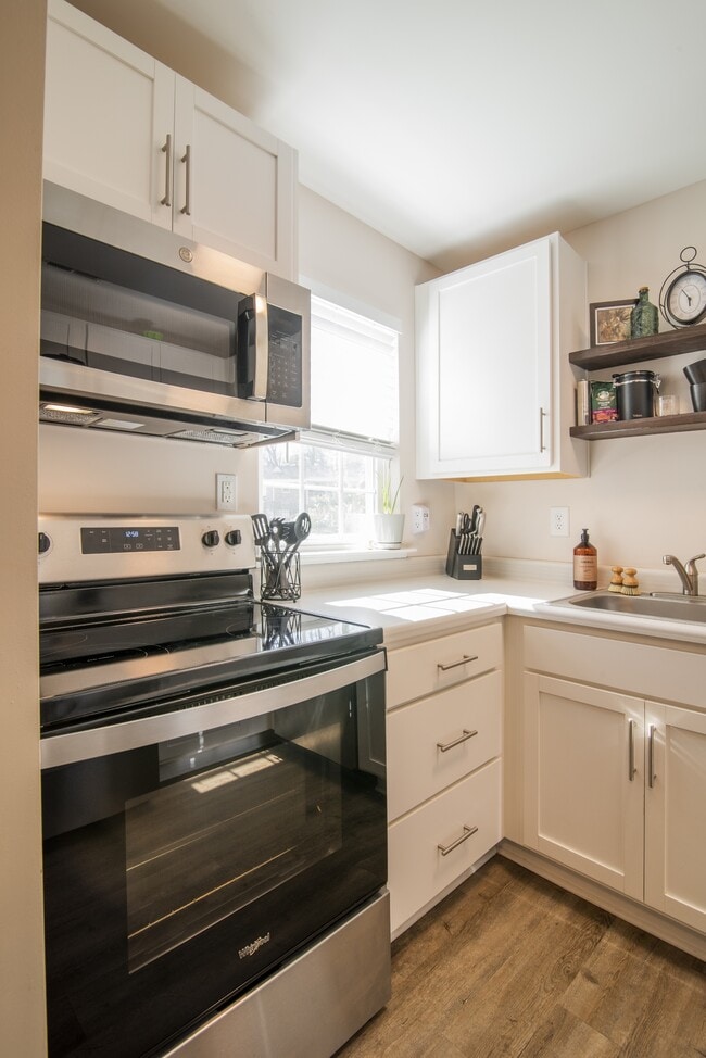 Building Photo - 4605 Coronado Dr