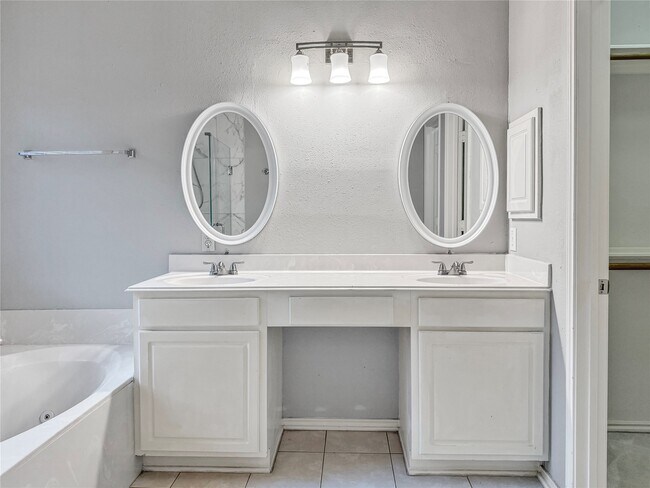Building Photo - 3402 Pebble Beach Ln