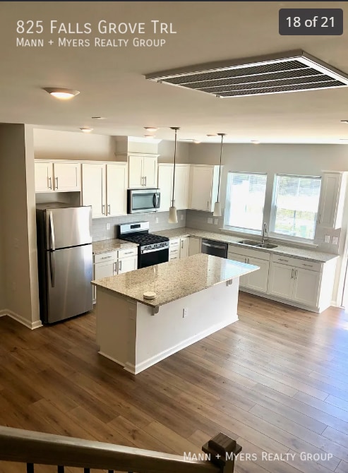 Building Photo - 825 Falls Grove Trl