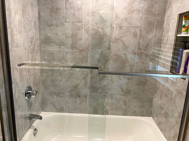 Building Photo - 15 Winchester Dr