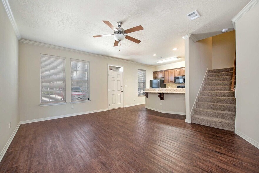 Building Photo - Spacious 3 Bed, 3.5 Bath Condo in Great Community!