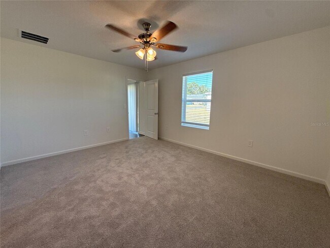 Building Photo - 3081 NE 38th Ln