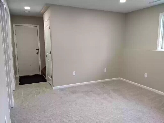 Building Photo - 1424 Sunset Ave SE